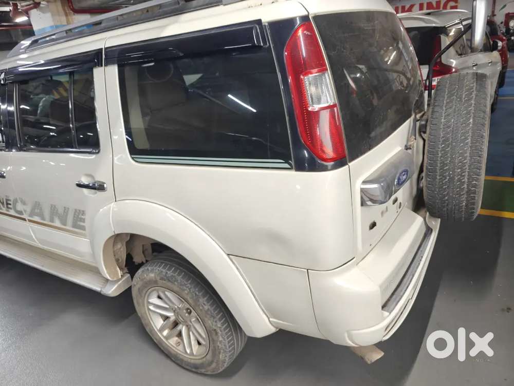 Ford Endeavour Titanium 2012