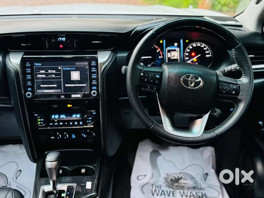 Toyota Innova Crysta 2.8 Zx At 7 Seater, 2016, Diesel