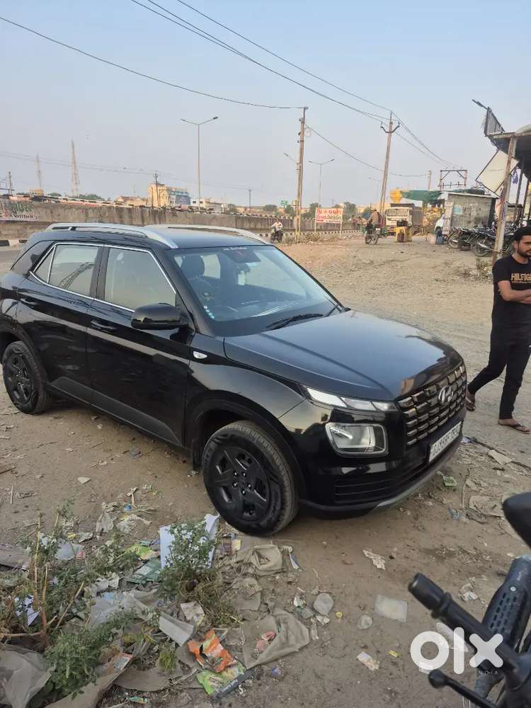 Hyundai Venue 2023 Petrol Well Maintained