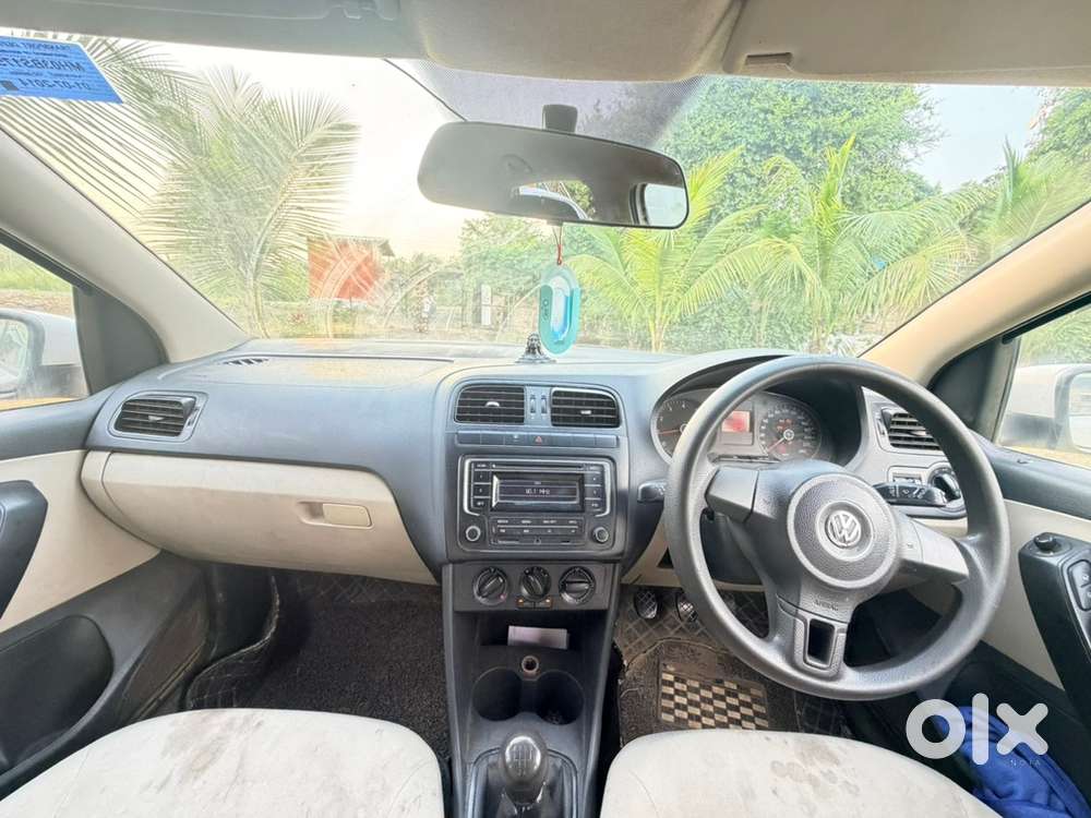 Volkswagen Polo Petrol + Cng  2014