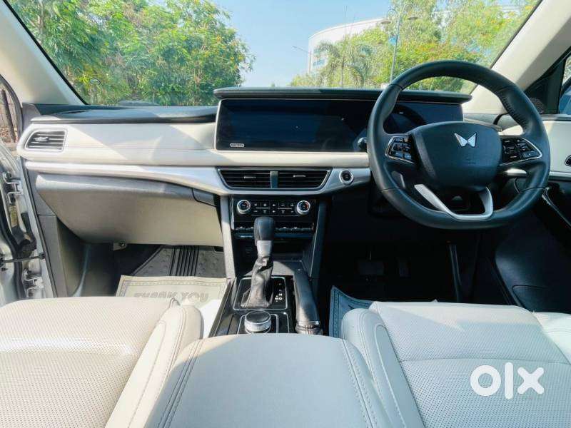 Mahindra Xuv700 2.0 Ax 7 Petrol At Str, 2024, Petrol