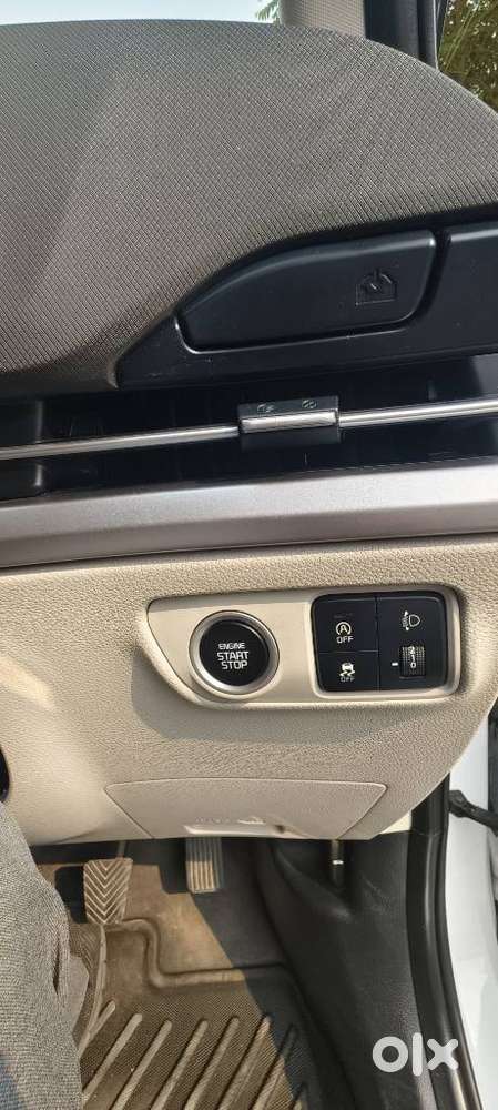 Kia Carens, 2024, Petrol