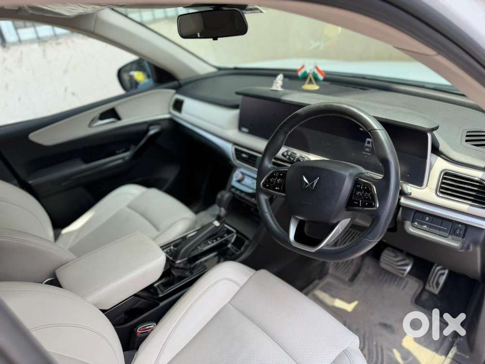 Mahindra Xuv700 2024 Diesel Well Maintained