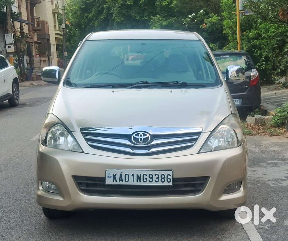 Toyota Innova 2.5 V 8 Str, 2010, Diesel