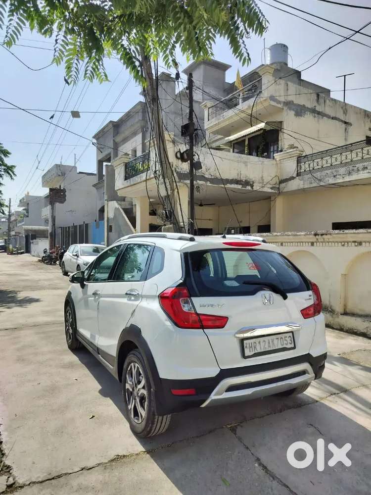 Very Good Car With Sunroof