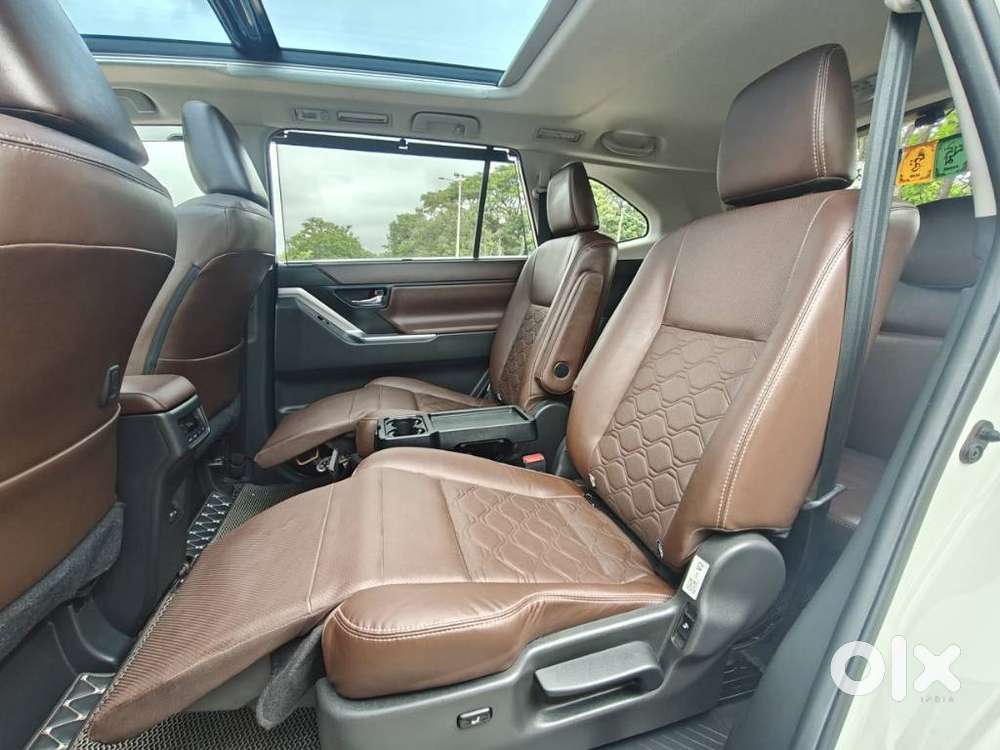 Toyota Innova Hycross 2.0 Zx (o) Hybrid 7 Str, 2025, Petrol