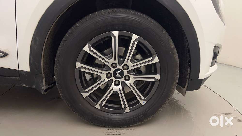 Mahindra Xuv700 2.2 Ax 7 Diesel Mt Luxury Pack Str, 2025, Diesel