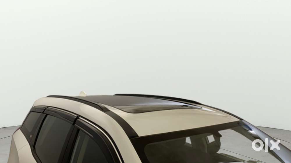 Mahindra Xuv700 2.0 Ax 5 Petrol Mt 7 Str, 2022, Petrol