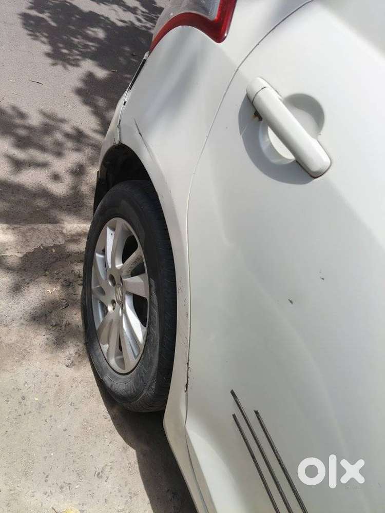 Maruti Suzuki Swift Zxi, 2012, Petrol