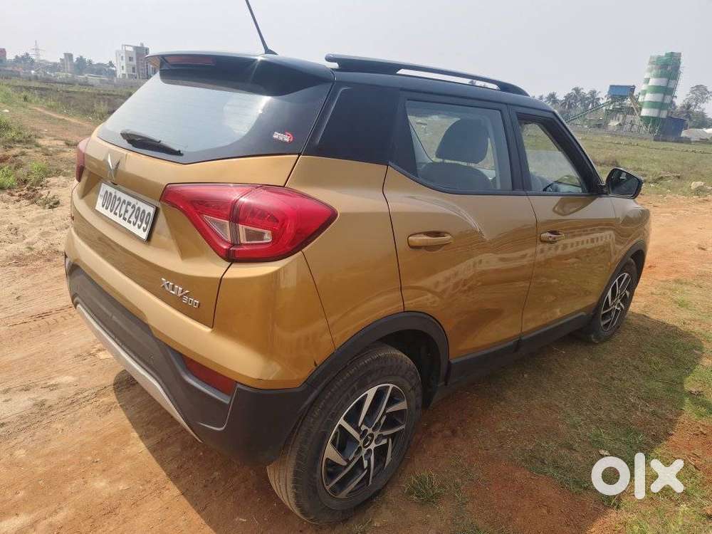 Mahindra Xuv300 W8 Option Dual Tone, 2022