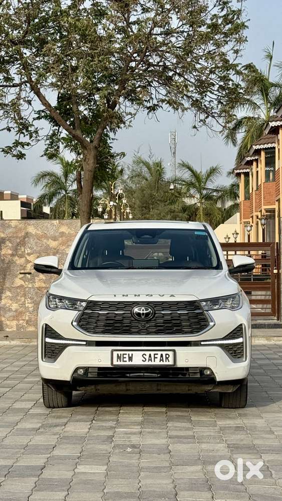 Toyota Innova Hycross 2.0 Zx Hybrid 7 Str, 2023, Petrol