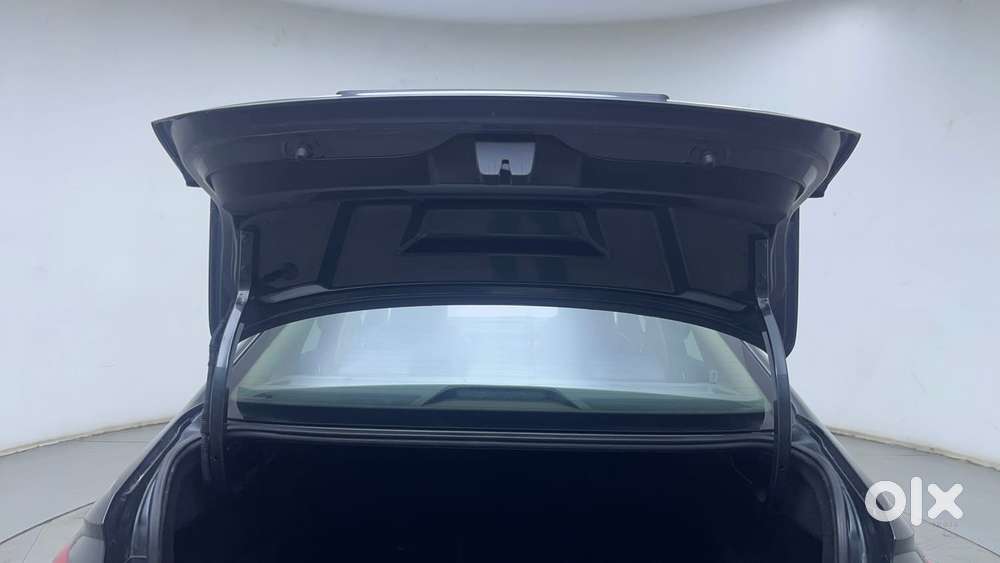 Skoda Slavia Style 1.0l Tsi Mt, 2023, Petrol