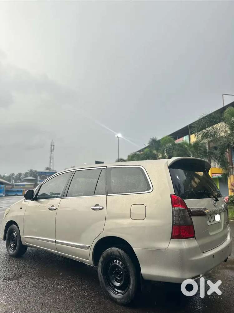 Toyota Innova 2.5 G 2014