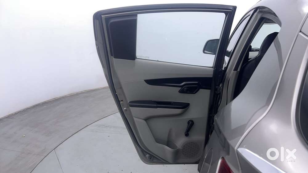 Mahindra Kuv 100 2016-2017 Mfalcon G80 K2, 2016, Petrol