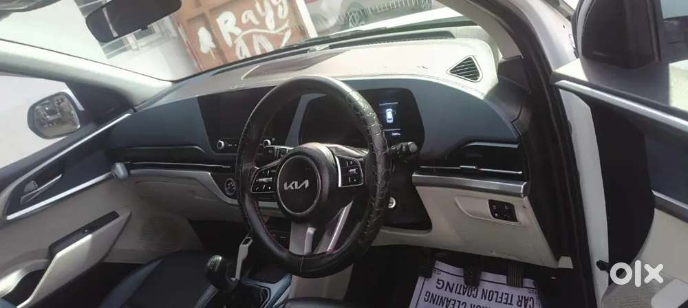 Kia Carens 2024 Petrol Well Maintained