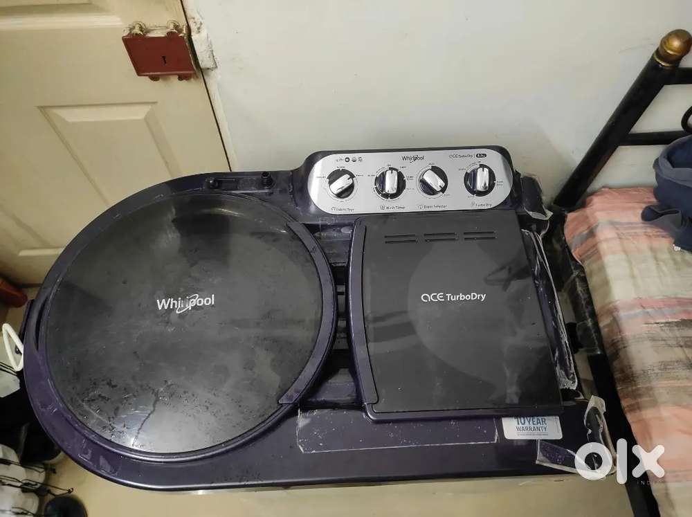 Semi automatic washing machine