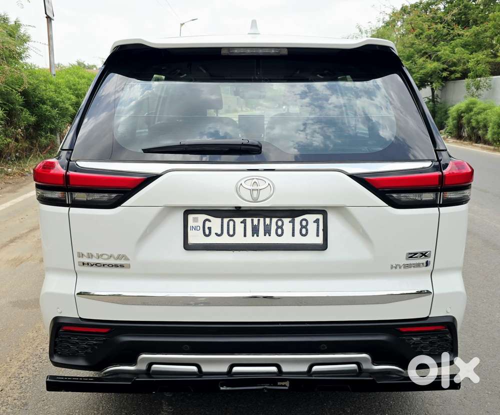 Toyota Innova Hycross 2.0 Zx (o) Hybrid 7 Str, 2025, Petrol