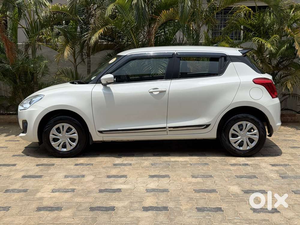 Maruti Suzuki Swift Vxi + Manual, 2023, Petrol