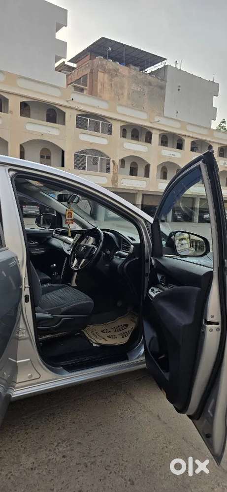 Toyota Innova Crysta 2.7 V 2018