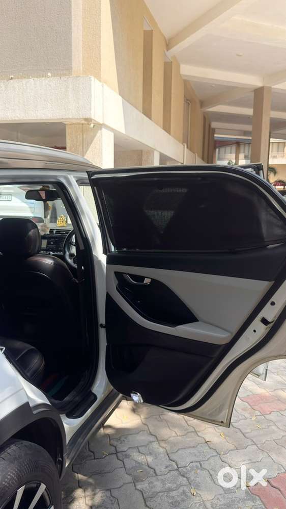 A Stylish White Hyundai Creta-sx 1.5