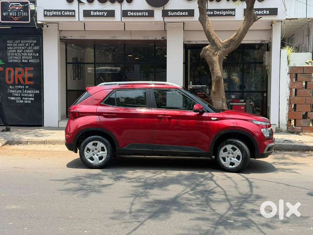 Hyundai Venue 2022 Petrol Well Maintained