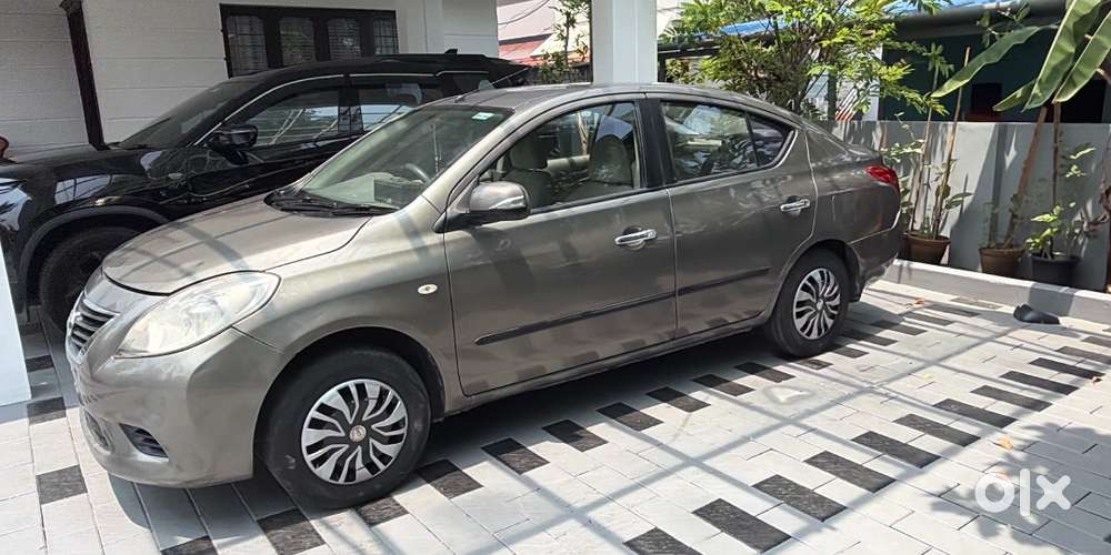 Nissan Sunny 2012