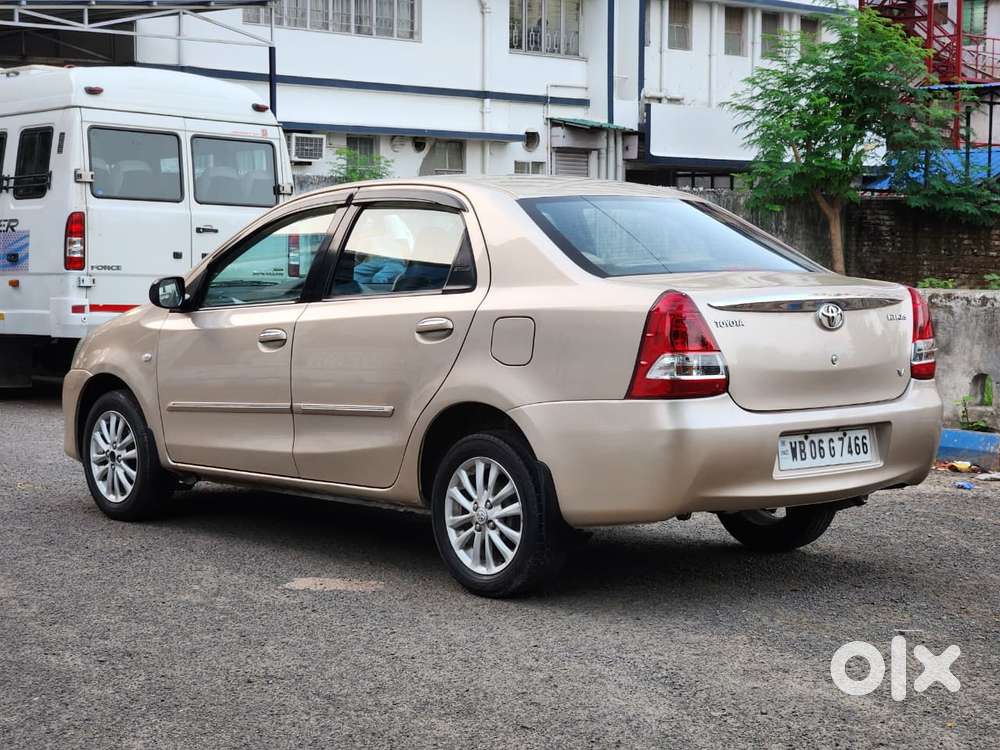 Toyota Etios Cross 1.5 V, 2011, Petrol