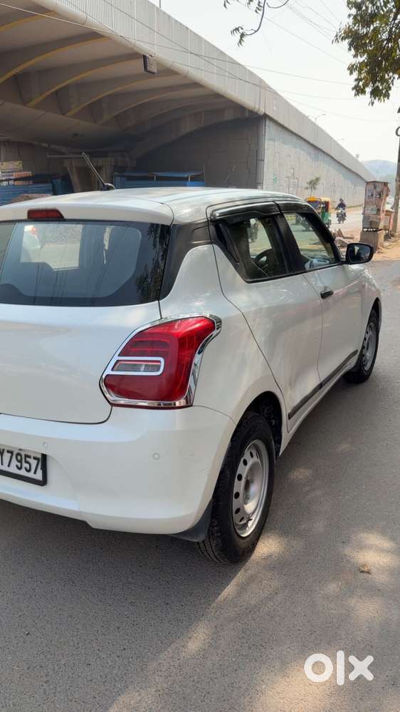 Maruti Suzuki Swift Lxi Optional-o, 2022, Petrol