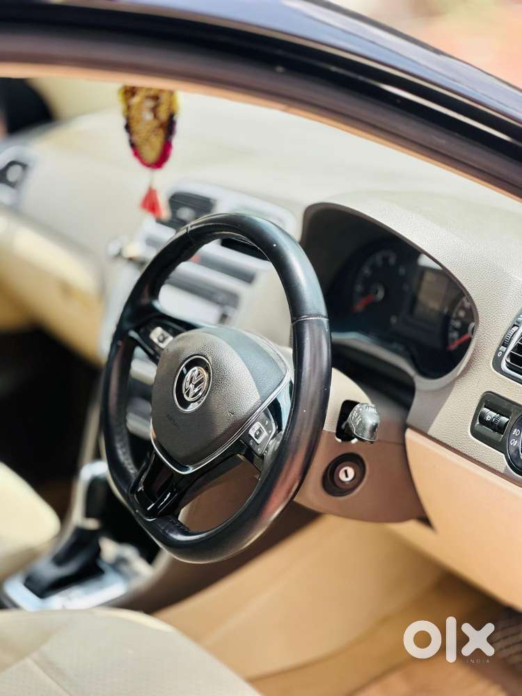 Volkswagen Vento 1.5 Highline Plus At 16 Alloy, 2015, Petrol