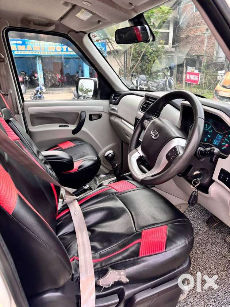 Mahindra Scorpio S10, 2016, Petrol