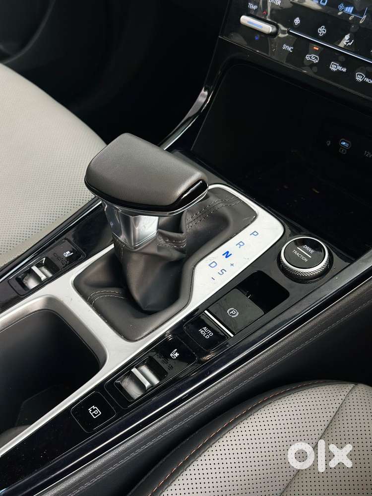Hyundai Creta 1.5 Sx (o) Knight Ivt Petrol Dual Tone, 2025, Petrol