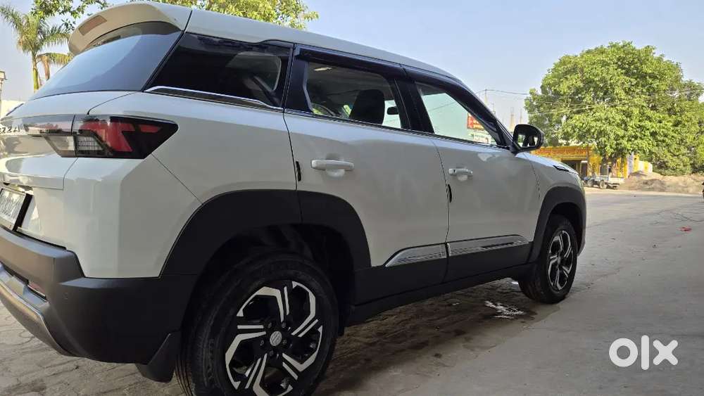 Top Model Alloy Wheel, Back Camera, Armrest