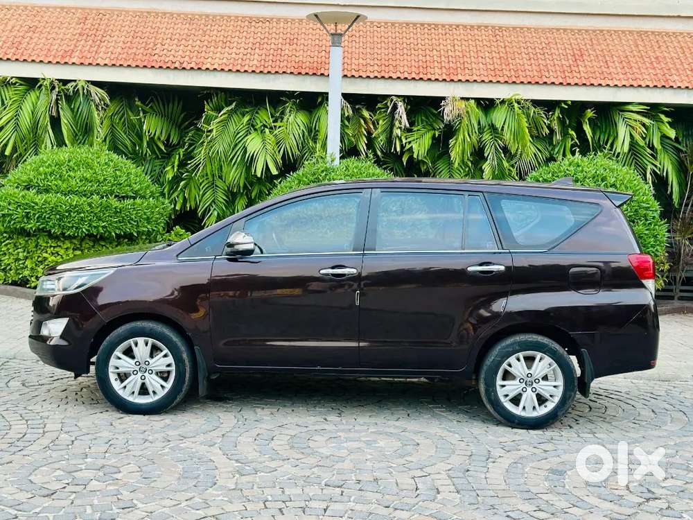 2016 Toyota Innova Crysta डीज़ल मैनुअल