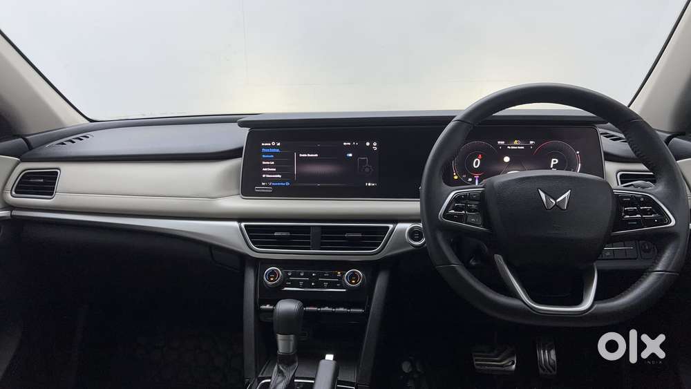 Mahindra Xuv700 2.0 Ax 7 Petrol At Str, 2023, Petrol