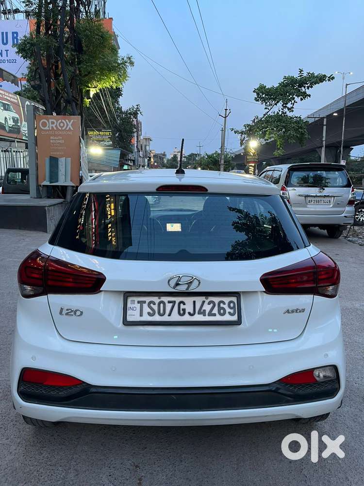 Hyundai I20 1.4 Asta (at), 2018, Petrol
