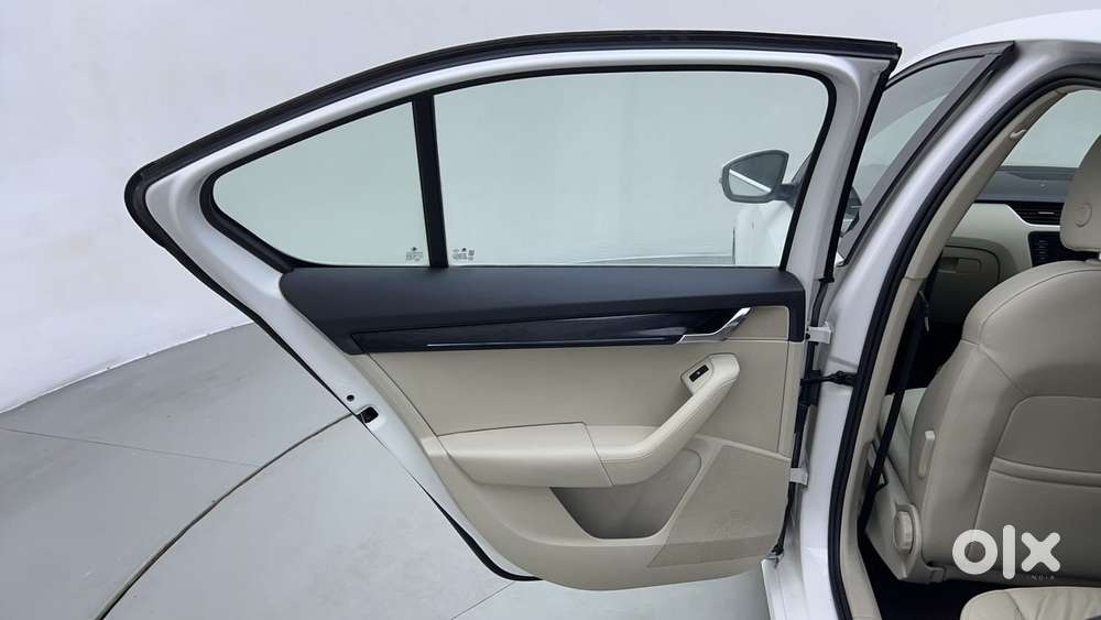 Skoda Octavia 2.0 L K Tsi At, 2018, Petrol