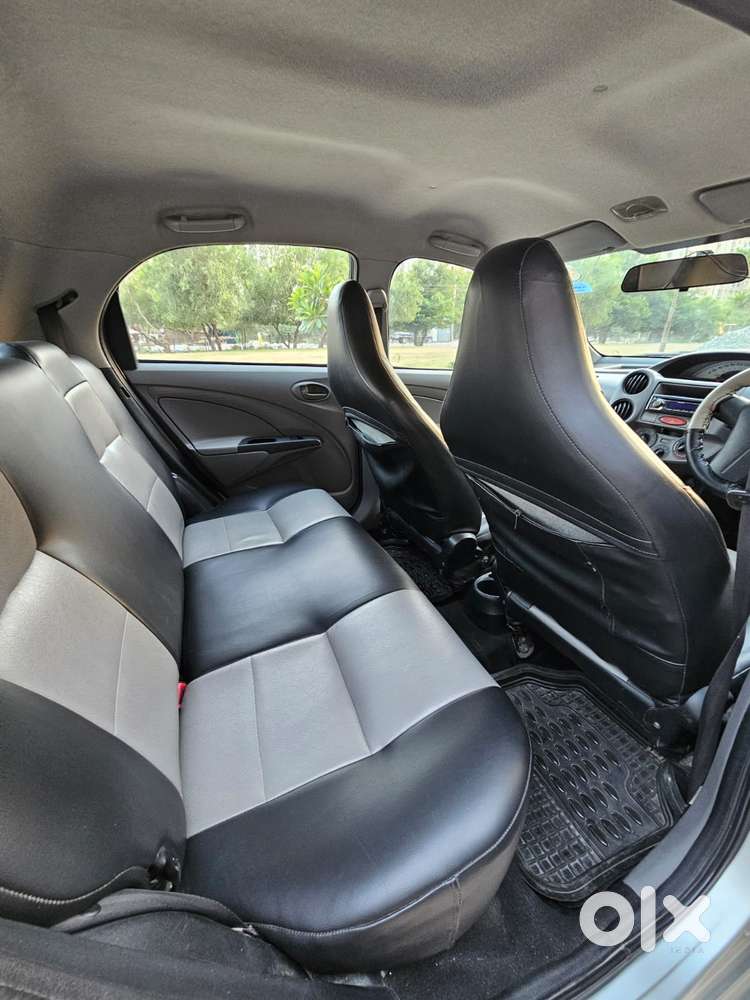 Toyota Etios Liva 2011-2012 G, 2011, Petrol