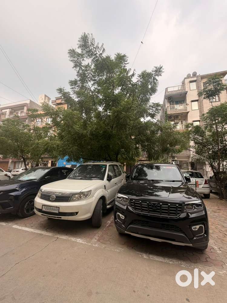 Tata Safari Storme 2013