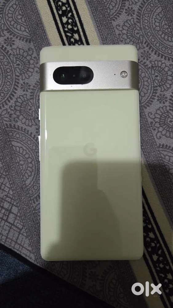 Google pixel 7 with cable and original adaptor