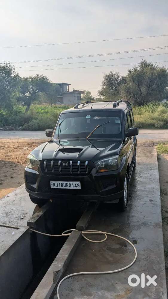 Mahindra Scorpio 2016 4x4 Black