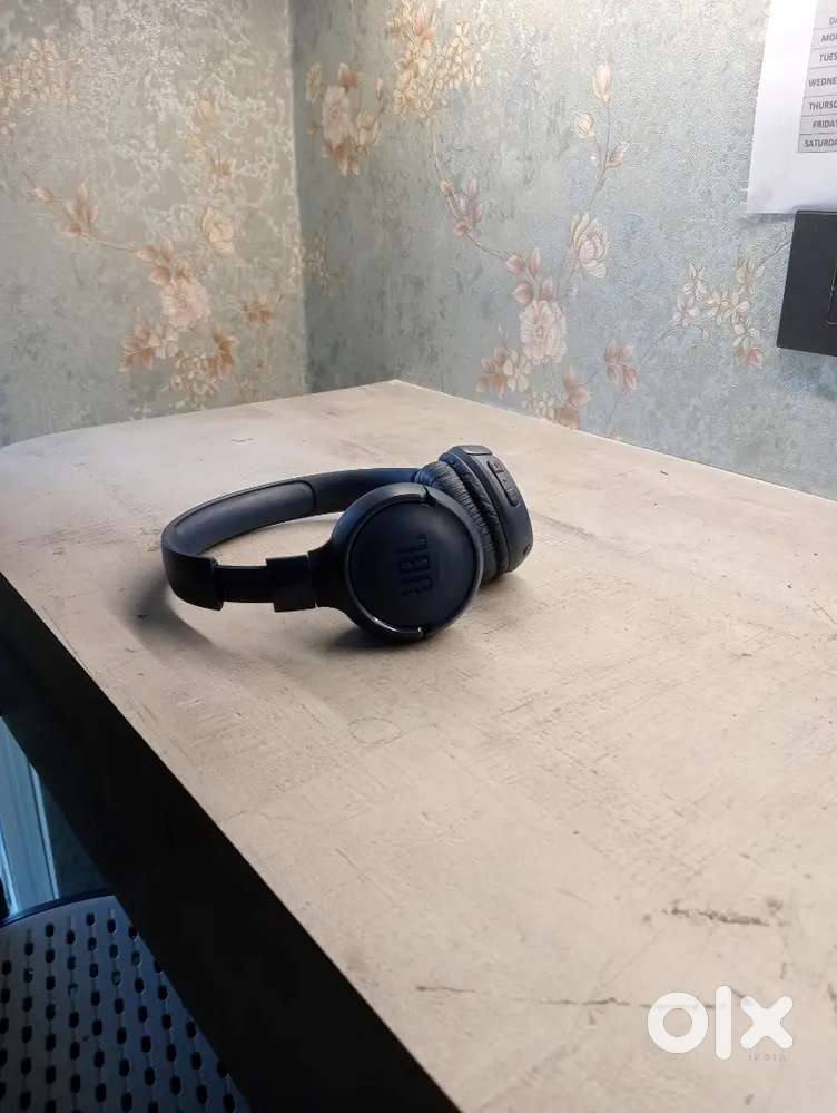 Brand new unused JBL Tune-520BT On-Ear Bluetooth Headphones (Blue)