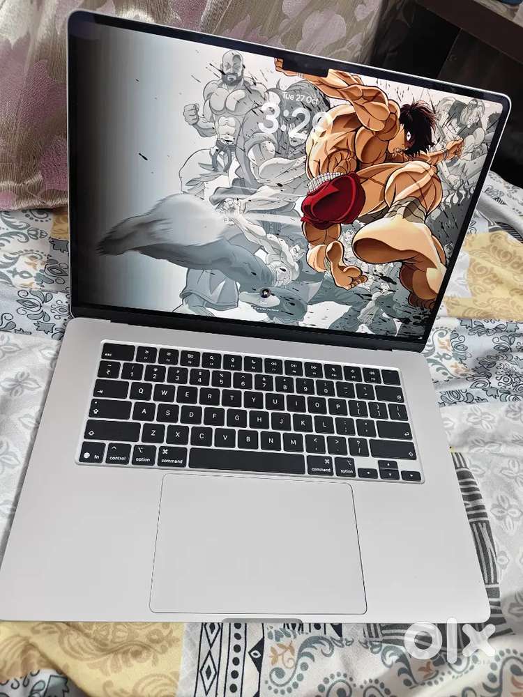 Macbook M5 Air 2 Months Old 15GB 528GB 15 Inch Silver