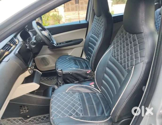 Renault Triber RXT, 2023, Petrol