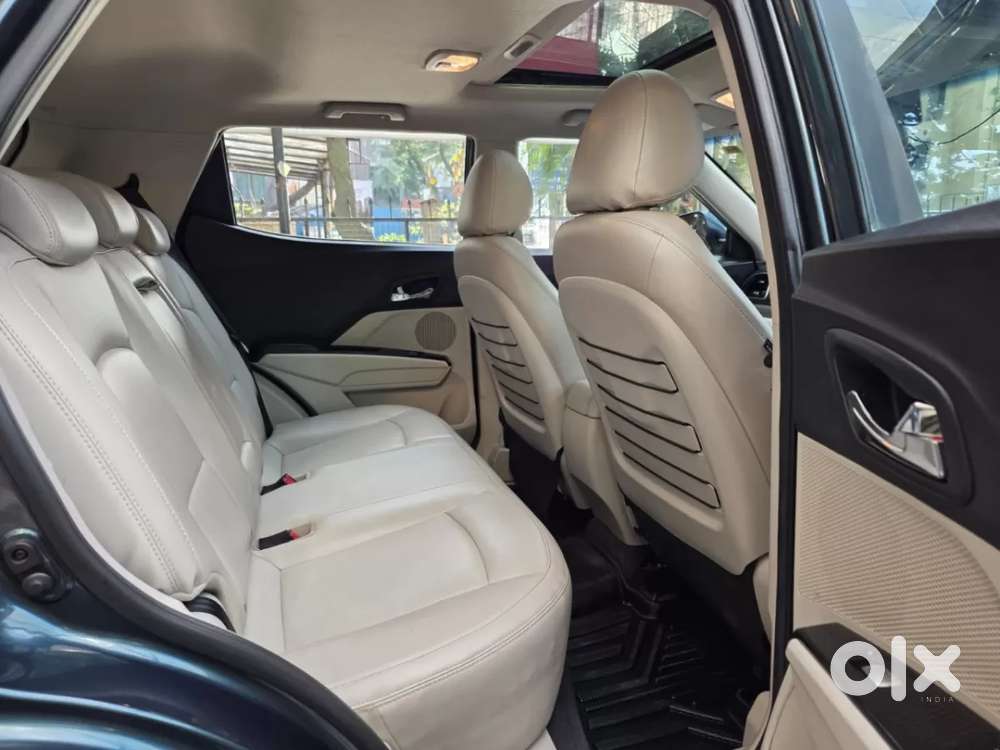 Mahindra Xuv300 W8 (o) 1.5 Diesel Amt, 2022, Diesel