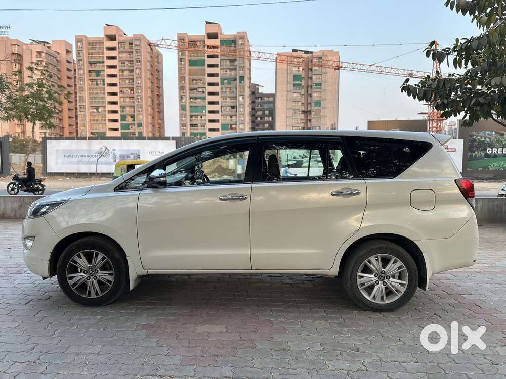 Toyota Innova Crysta 2.8 Zx At 7 Seater, 2016, Diesel