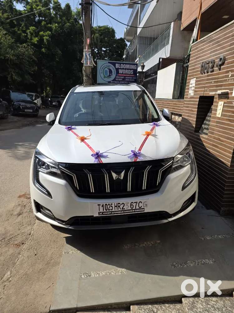 Mahindra Xuv700 Ax7 L Petrol At (7-seater), Oct 2025 Model