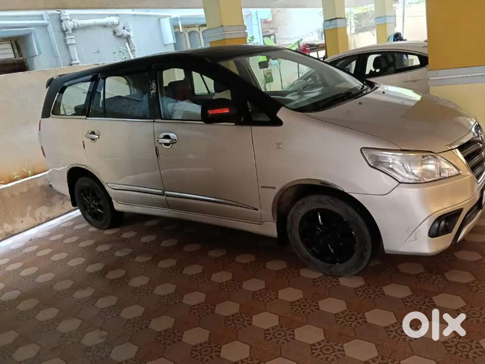 Toyota Innova 2013 G