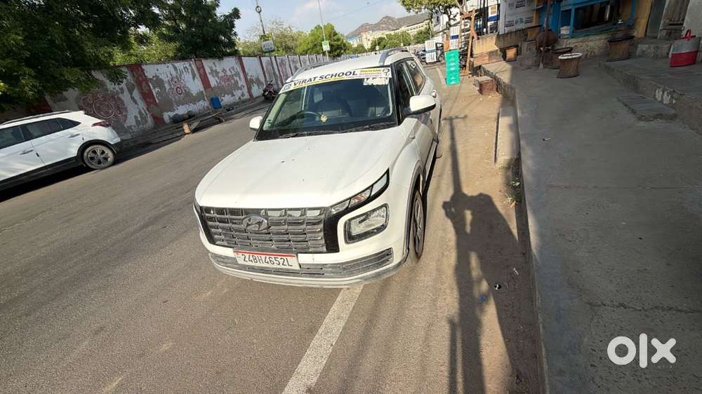 Hyundai Venue 2024 38000 Km Driven