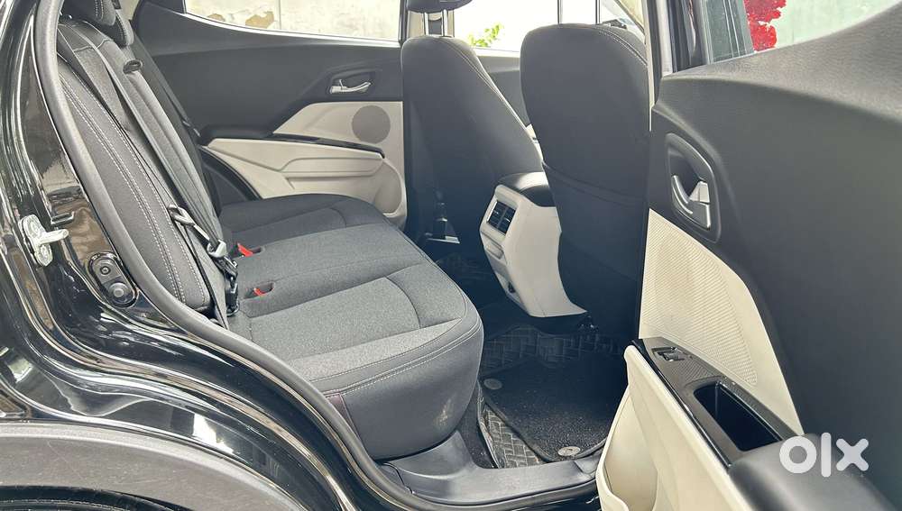 Mahindra Xuv 3xo Ax5 Pm Mt, 2025, Petrol
