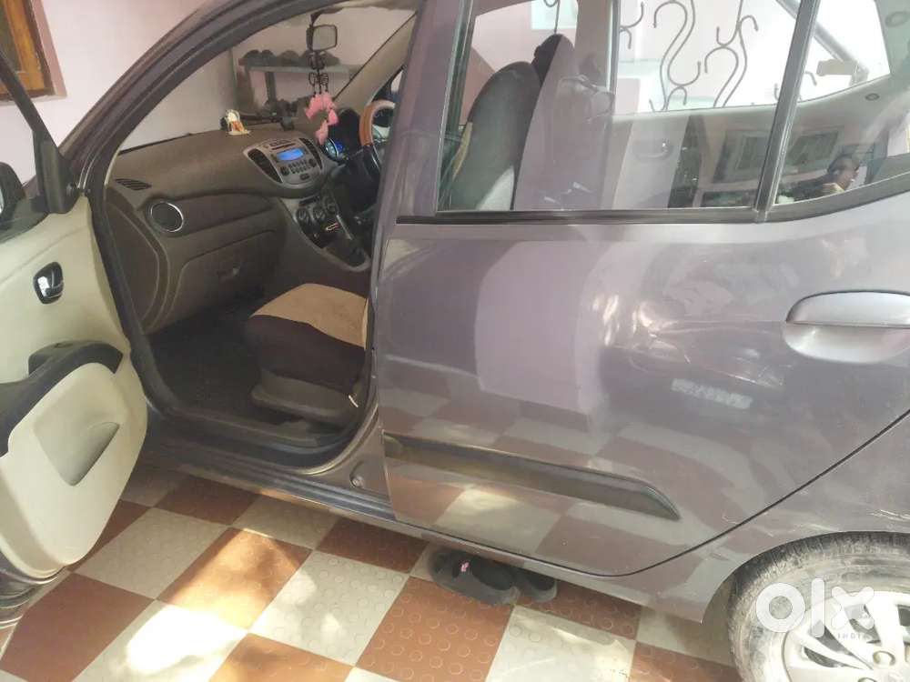 Hyundai I10 Sportz Irde2 28503 Km Ridden Car